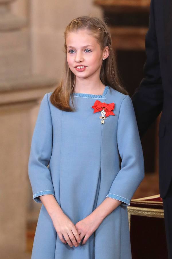 El Rey Felipe VI impone a la Princesa de Asturias el Collar del Toisón de Oro la máxima distinción que concede la Familia Real española.