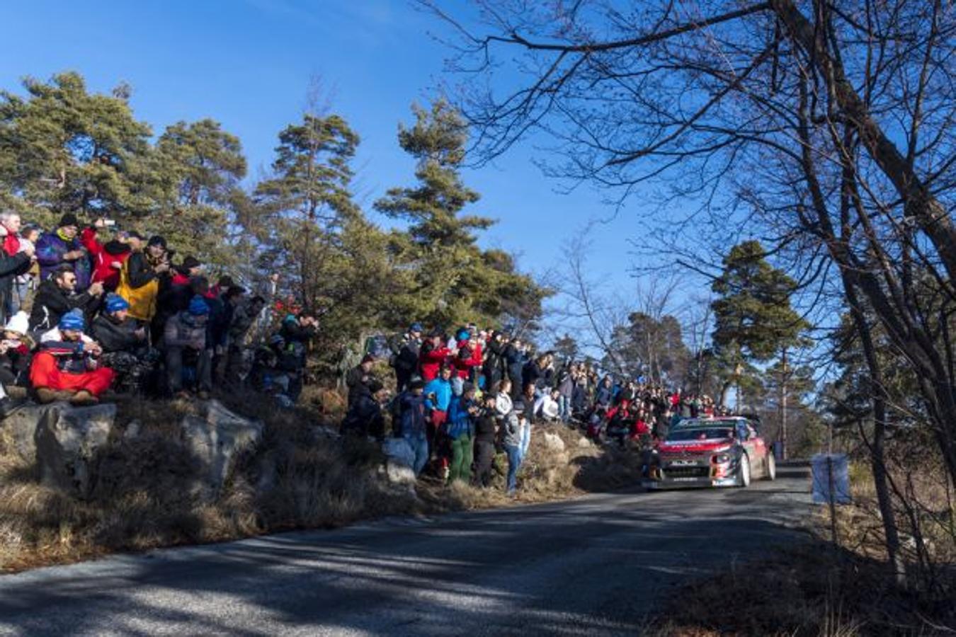 13. Los aficionados sí que pudieron gozar de buen tiempo en la primera parte del rally.