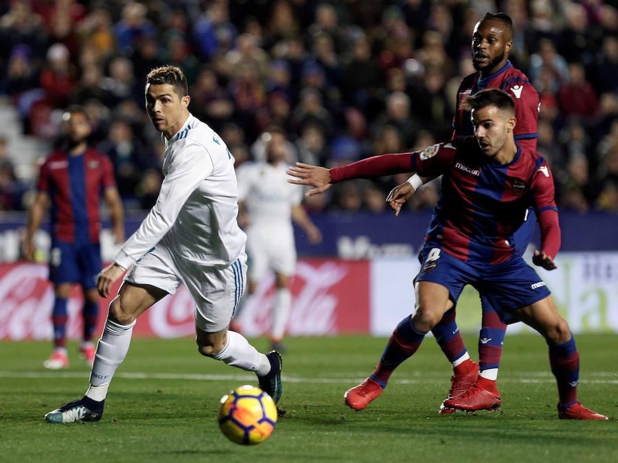 Estas son las imágenes que deja el partido de Liga en el Ciutat de València