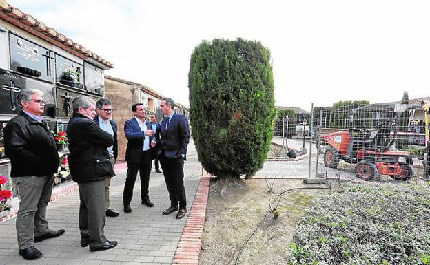 Visita a las obras en el cementerio de Beniarbeig. 