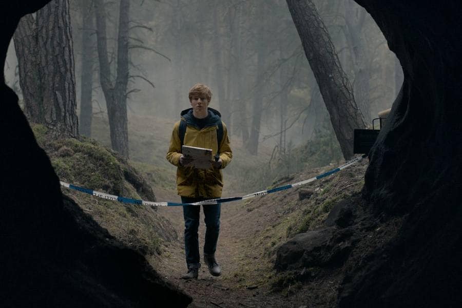 9 - Dark: 7,6. Una de las últimas sorpresas de la plataforma ha sido esta historia sobre una desaparación que recoje varias referencias seriéfilas como Stranger Things o Twin Peaks, aunque con una identidad propia. Es la primera serie de Netflix producida en Alemania.