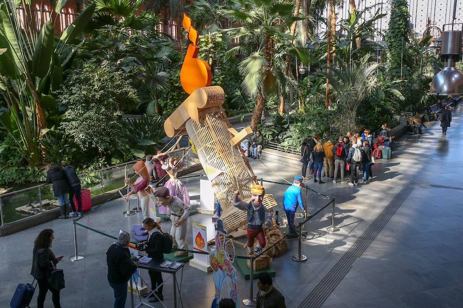 Fotos de la inauguración de la falla instalada en la estación de Atocha en Madrid