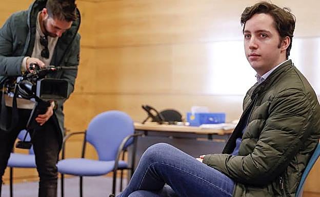 Nicolás, antes de un juicio. 