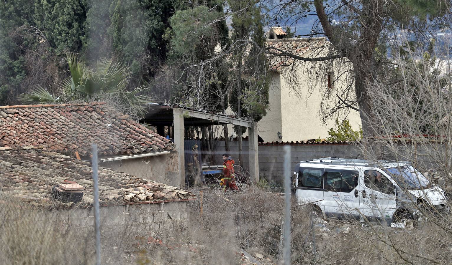 Un incendio de una casa de campo en ontinyent ha causado la muerte de dos bebés de 10 meses. Las pequeñas se encontraban solas en casa porque el padre había salido a cortar leña cerca.