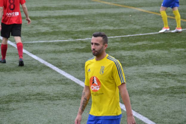 El jugador groguet Javi, en uno de los últimos partidos disputados por el Dénia. 