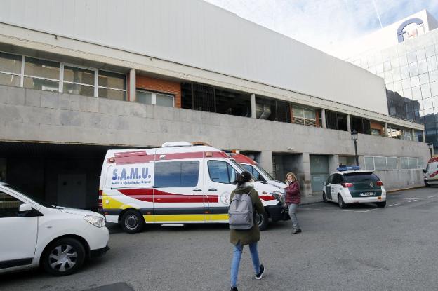 Acceso a Urgencias del Clínico por Menéndez Pelayo. 