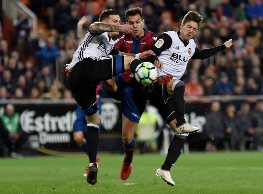 Estas son las imágenes que deja el derbi en Mestalla, jornada 23 de la Liga