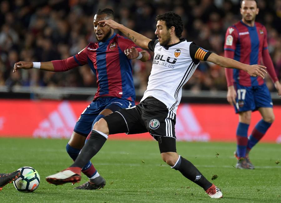 Estas son las imágenes que deja el derbi en Mestalla, jornada 23 de la Liga