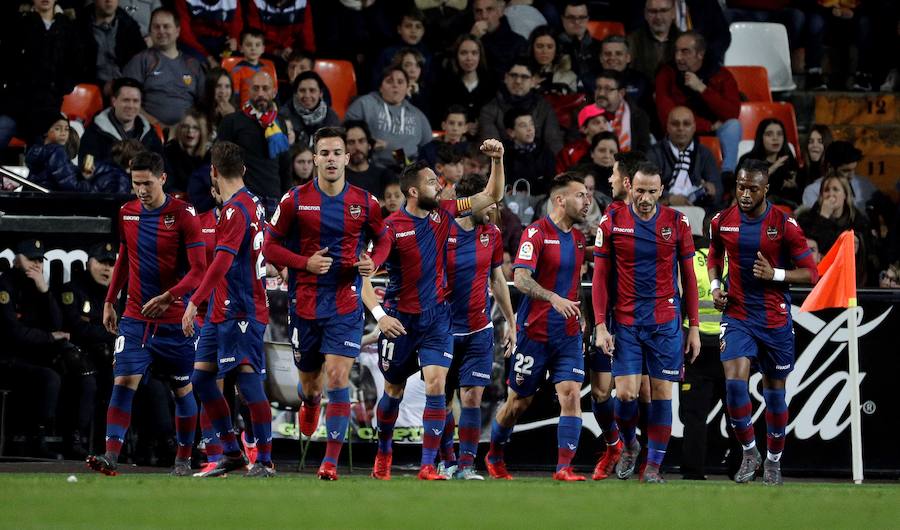 Estas son las imágenes que deja el derbi en Mestalla, jornada 23 de la Liga