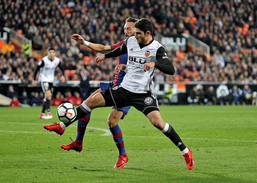 Estas son las imágenes que deja el derbi en Mestalla, jornada 23 de la Liga