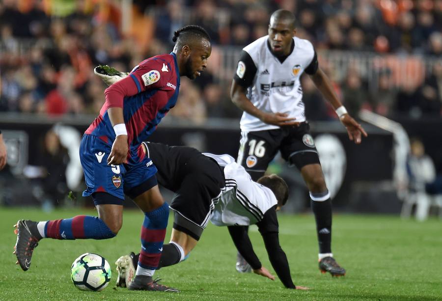 Estas son las imágenes que deja el derbi en Mestalla, jornada 23 de la Liga