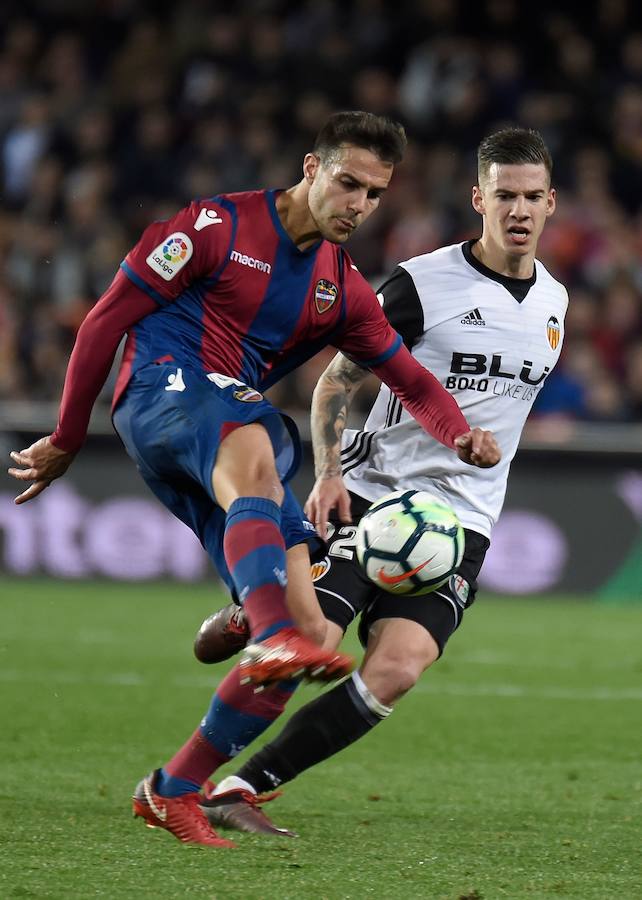 Estas son las imágenes que deja el derbi en Mestalla, jornada 23 de la Liga