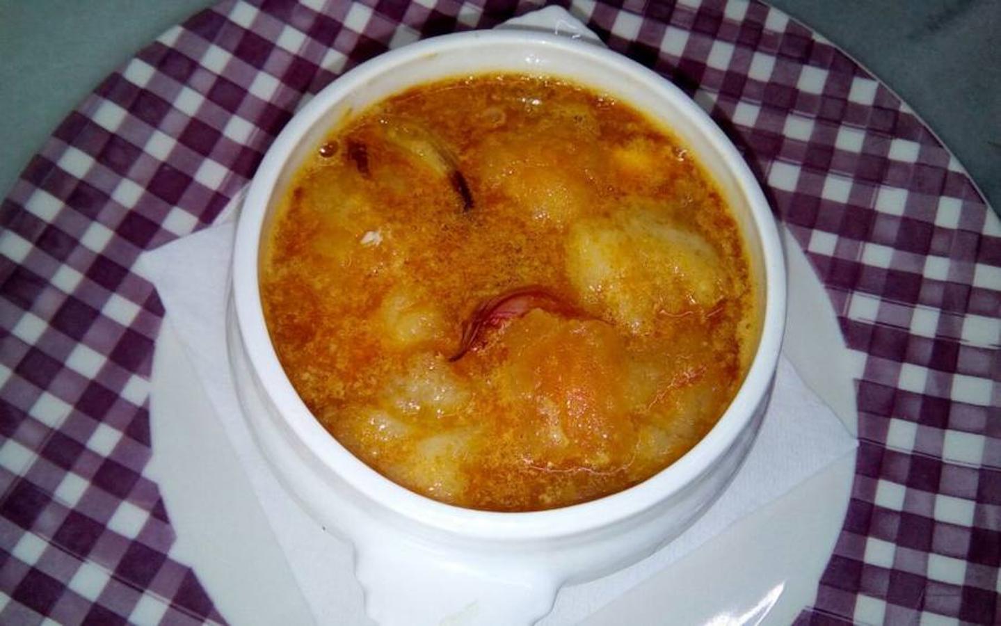 Patatas con caldo en el Mesón del VIno (Requena).