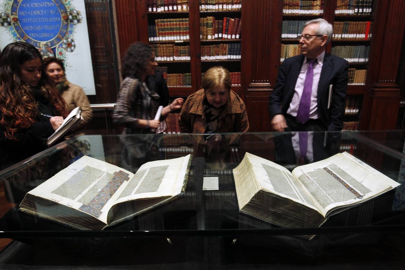 Fotos: Fotos de las joyas manuscritas e incunables de la exposición de la Universitat de València