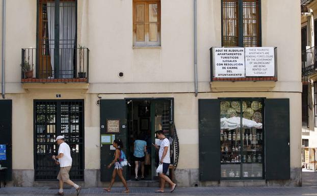 El precio de los apartamentos turísticos se estanca en Valencia tras dispararse la oferta