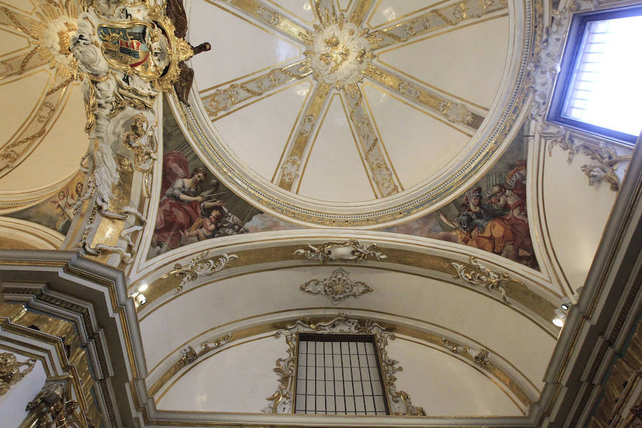 La iglesia de San Nicolás, considerada "la Capilla Sixtina valenciana" tras su recuperación pictórica y estructural de los últimos años, luce ya la restauración y el reagrupamiento cronológico también de su Capilla de la Comunión, una obra del siglo XVIII que arrastraba décadas de deterioro. Los trabajos de restauración de la capilla han concluido tras nueve meses y una inversión de un millón de euros financiados por la Fundación Hortensia Herrero, que lleva invertidos ya 5,5 millones en los últimos seis años en esta iglesia. La Capilla de la Comunión data de 1760 y aunque ha sido restaurada a principios del siglo XX, era "evidente su deterioro progresivo desde los años 30" y en ella pueden verse dos cúpulas sucesivas, "algo que no sucede en ninguna otra capilla valenciana". 