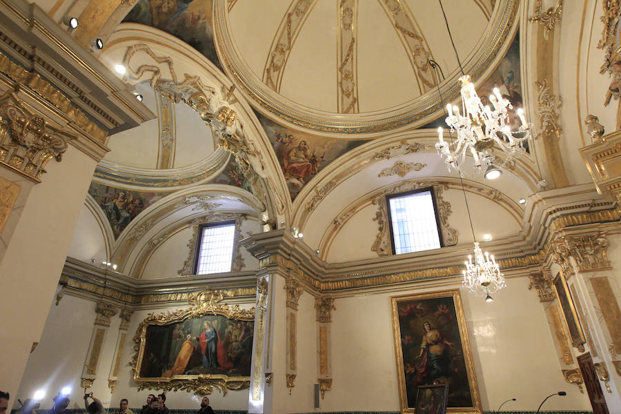 La iglesia de San Nicolás, considerada "la Capilla Sixtina valenciana" tras su recuperación pictórica y estructural de los últimos años, luce ya la restauración y el reagrupamiento cronológico también de su Capilla de la Comunión, una obra del siglo XVIII que arrastraba décadas de deterioro. Los trabajos de restauración de la capilla han concluido tras nueve meses y una inversión de un millón de euros financiados por la Fundación Hortensia Herrero, que lleva invertidos ya 5,5 millones en los últimos seis años en esta iglesia. La Capilla de la Comunión data de 1760 y aunque ha sido restaurada a principios del siglo XX, era "evidente su deterioro progresivo desde los años 30" y en ella pueden verse dos cúpulas sucesivas, "algo que no sucede en ninguna otra capilla valenciana". 