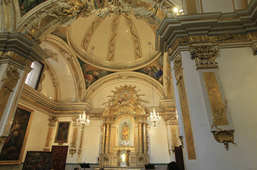 La iglesia de San Nicolás, considerada "la Capilla Sixtina valenciana" tras su recuperación pictórica y estructural de los últimos años, luce ya la restauración y el reagrupamiento cronológico también de su Capilla de la Comunión, una obra del siglo XVIII que arrastraba décadas de deterioro. Los trabajos de restauración de la capilla han concluido tras nueve meses y una inversión de un millón de euros financiados por la Fundación Hortensia Herrero, que lleva invertidos ya 5,5 millones en los últimos seis años en esta iglesia. La Capilla de la Comunión data de 1760 y aunque ha sido restaurada a principios del siglo XX, era "evidente su deterioro progresivo desde los años 30" y en ella pueden verse dos cúpulas sucesivas, "algo que no sucede en ninguna otra capilla valenciana". 