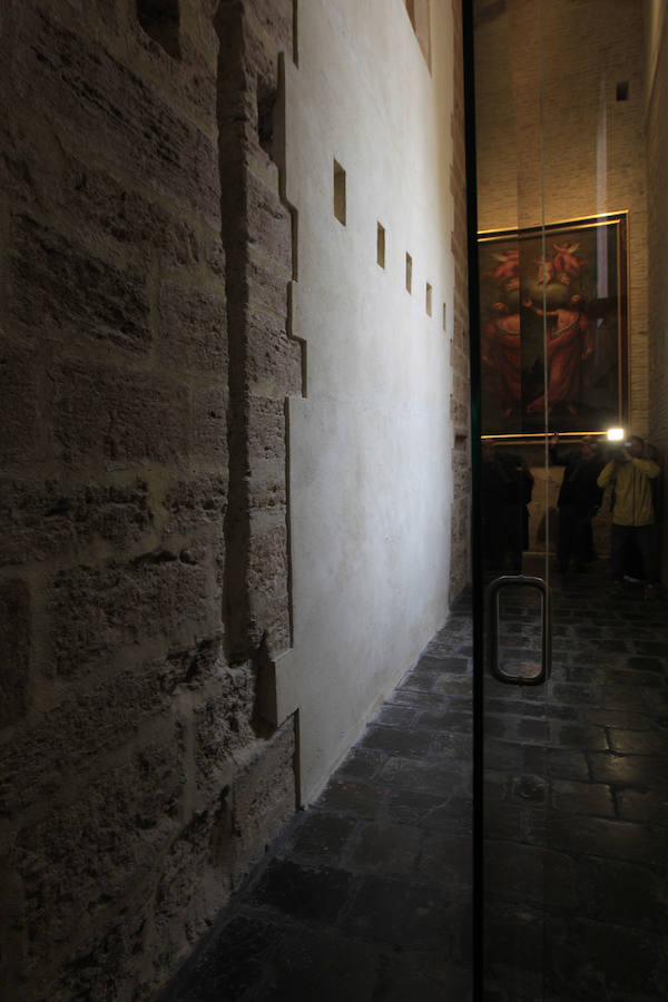 La iglesia de San Nicolás, considerada "la Capilla Sixtina valenciana" tras su recuperación pictórica y estructural de los últimos años, luce ya la restauración y el reagrupamiento cronológico también de su Capilla de la Comunión, una obra del siglo XVIII que arrastraba décadas de deterioro. Los trabajos de restauración de la capilla han concluido tras nueve meses y una inversión de un millón de euros financiados por la Fundación Hortensia Herrero, que lleva invertidos ya 5,5 millones en los últimos seis años en esta iglesia. La Capilla de la Comunión data de 1760 y aunque ha sido restaurada a principios del siglo XX, era "evidente su deterioro progresivo desde los años 30" y en ella pueden verse dos cúpulas sucesivas, "algo que no sucede en ninguna otra capilla valenciana". 