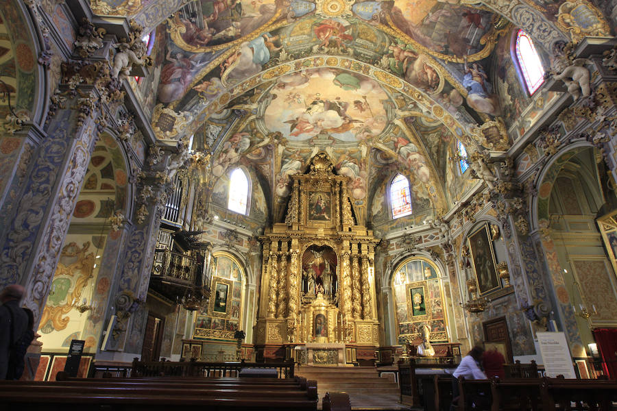 La iglesia de San Nicolás, considerada "la Capilla Sixtina valenciana" tras su recuperación pictórica y estructural de los últimos años, luce ya la restauración y el reagrupamiento cronológico también de su Capilla de la Comunión, una obra del siglo XVIII que arrastraba décadas de deterioro. Los trabajos de restauración de la capilla han concluido tras nueve meses y una inversión de un millón de euros financiados por la Fundación Hortensia Herrero, que lleva invertidos ya 5,5 millones en los últimos seis años en esta iglesia. La Capilla de la Comunión data de 1760 y aunque ha sido restaurada a principios del siglo XX, era "evidente su deterioro progresivo desde los años 30" y en ella pueden verse dos cúpulas sucesivas, "algo que no sucede en ninguna otra capilla valenciana". 