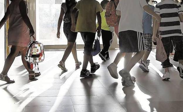 Más de 500 niños en edad escolar no asisten a clase en Valencia