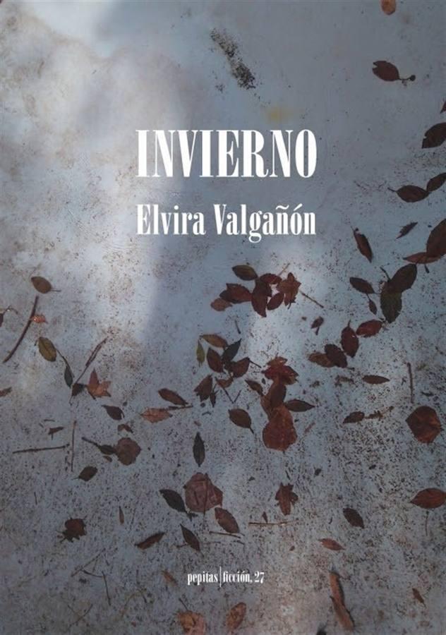 'INVIERNO' de Elvira Valgañón (Ficción) | A las puertas del invierno de 1809, un soldado escapa de las filas del ejército napoleónico porque no fue a la guerra para matar civiles. El desertor, moribundo, es acogido en un pequeño pueblo de la sierra hasta que… Vidas y secretos, pasiones calladas y esperanzas ciegas se cruzan durante más de un siglo y medio en las calles y los prados de ese pequeño pueblo sin otra magia (a pesar de la casa encantada o de un espantapájaros que trata de comprender el mundo) que la vida; un lugar, casas, plazas, bosques, cielo, cuevas, donde el aire huele a nieve y a cristales de escarcha, donde siempre son largos los inviernos. 