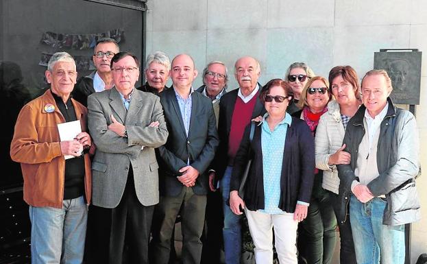 El alcalde, Víctor Jiménez, con representantes de la Red.