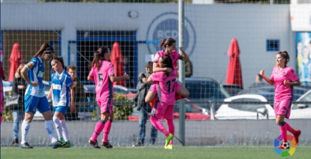 Las jugadoras del Levante celebran uno de los goles. 