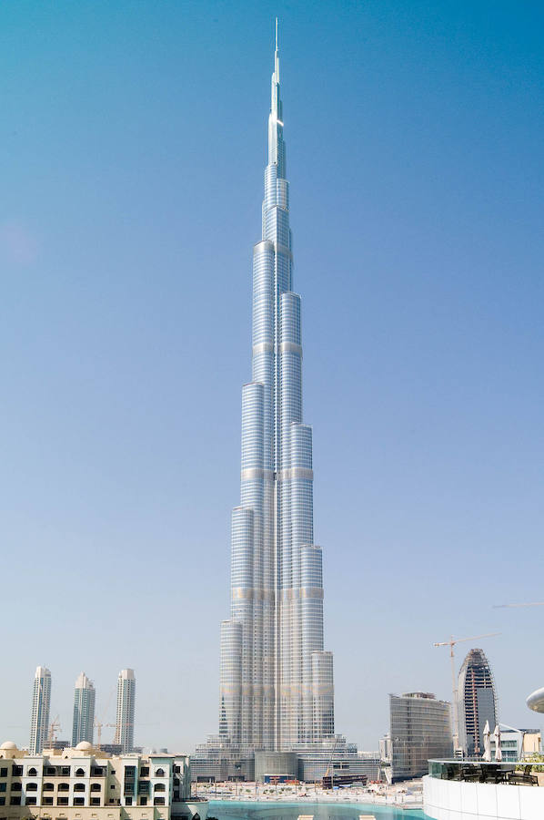 1.Burj Khalifa, Dubái (Emiratos Árabes Unidos) | Fue construido en 2010 por un coste de 1,15 mil millones de euros y mide 830 metros.
