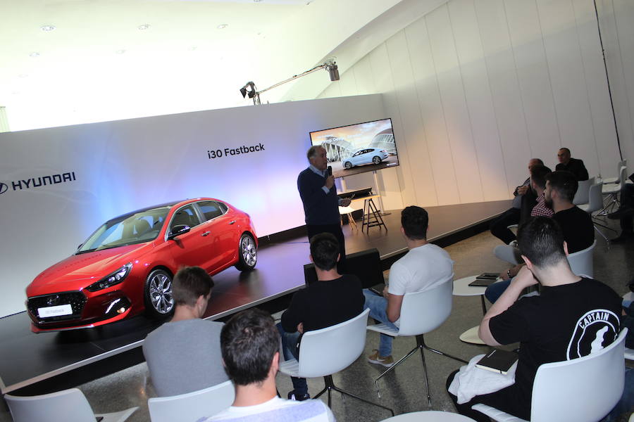 Los alumnos del máster en 'car design' de Valencia conocieron las claves del futuro de Hyundai durante la presentación del i30