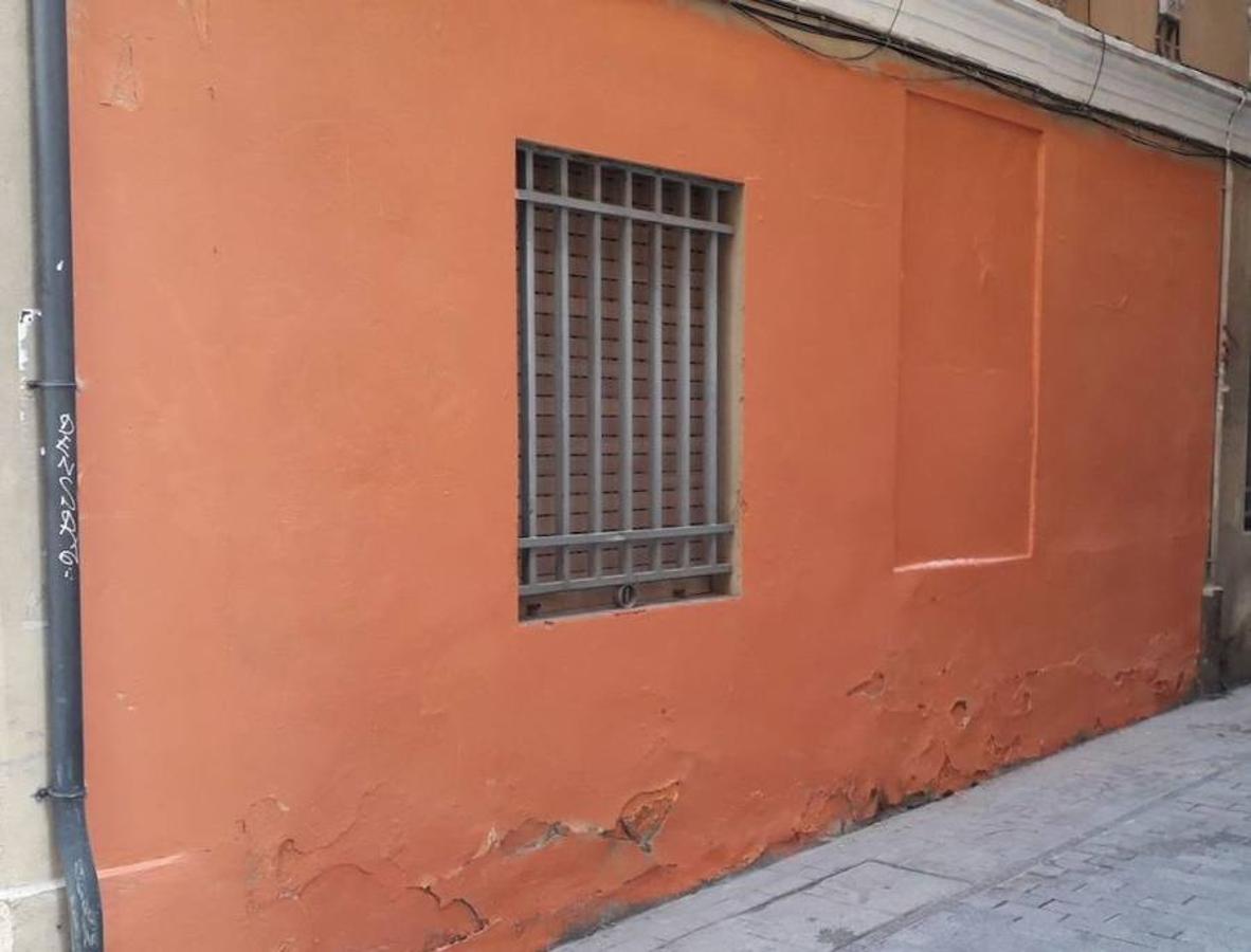 El Ayuntamiento de Valencia destinará 36.000 euros a la limpieza de pintadas en Ciutat Vella, aunque mantendrá las pintadas artísticas y figurativas o las que tienen un valor simbólico. Este plan incrementará la superfície limpiada en 10.000 metros cuadrados de los 8.183 del año pasado.