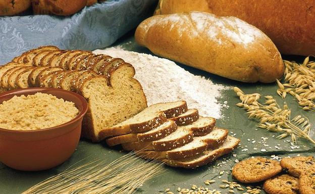 Según esta dieta, es recomendable consumir 6 porciones al día de pan, cereales y arroz
