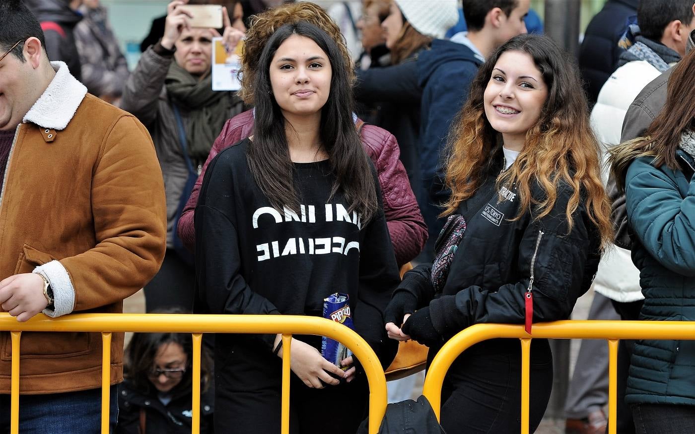 Fotos del público en la mascleta de hoy, 1 de marzo de 2018, la primera de estas Fallas, disparada por pirotecnia Peñarroja.