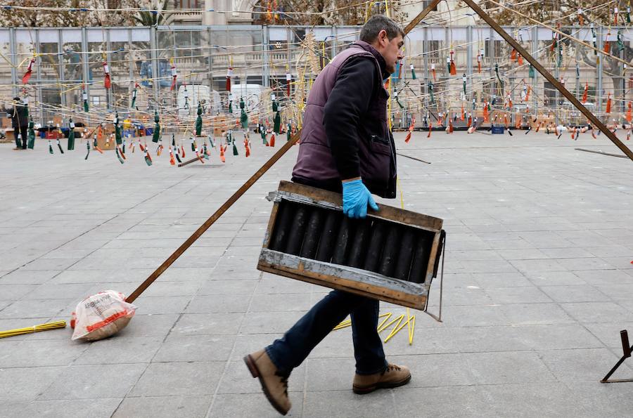 Pirotecnia Peñarroja ofrece un espectáculo clásico, contundente y completo que abre el calendario de disparos en la plaza del Ayuntamiento