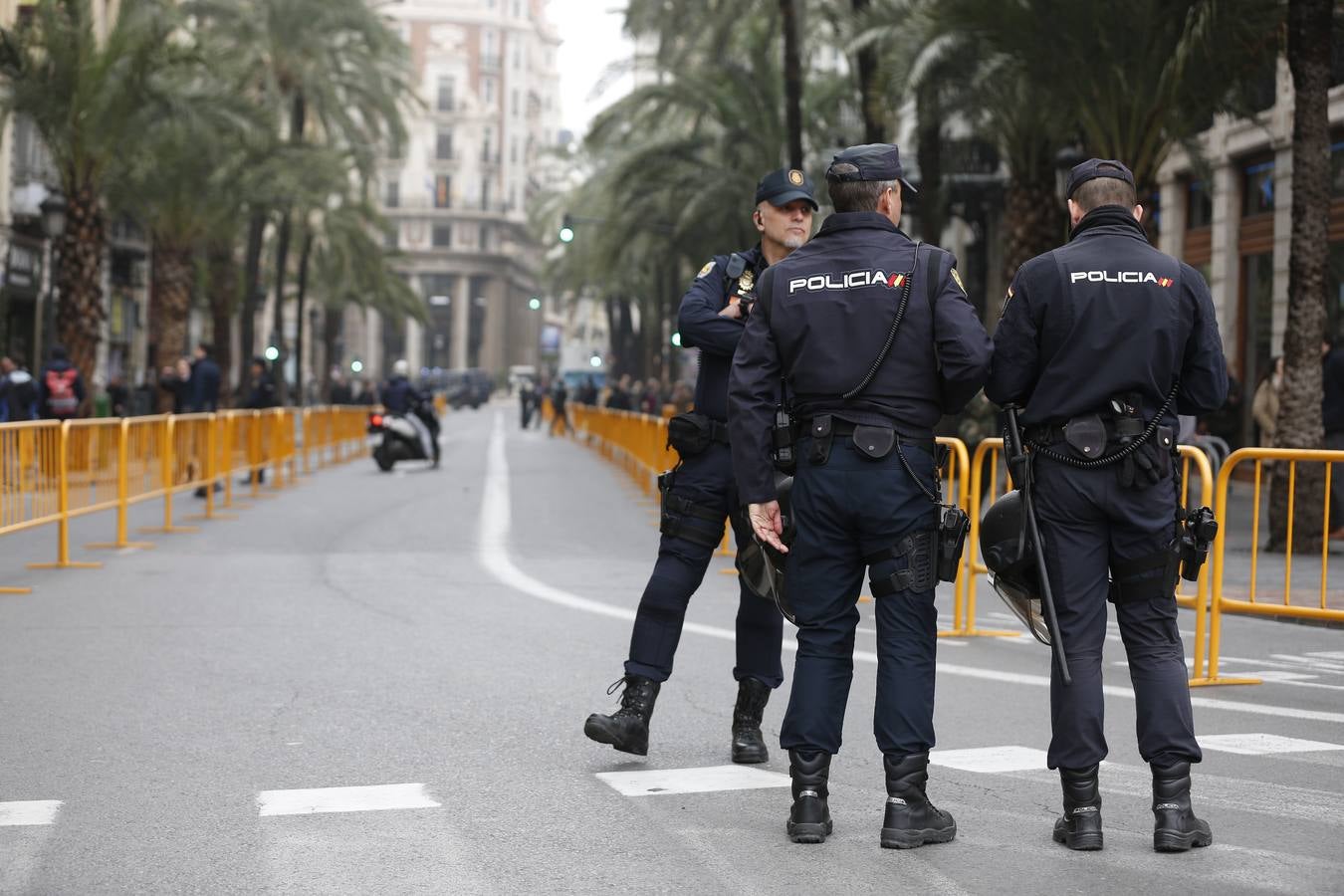 Pirotecnia Peñarroja ofrece un espectáculo clásico, contundente y completo que abre el calendario de disparos en la plaza del Ayuntamiento
