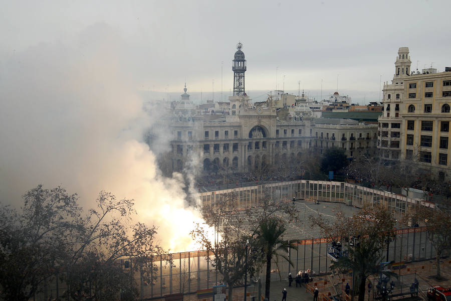 Fotos: Fotos de la mascletà del 2 de marzo a cargo de Pirotecnia Zaragozana