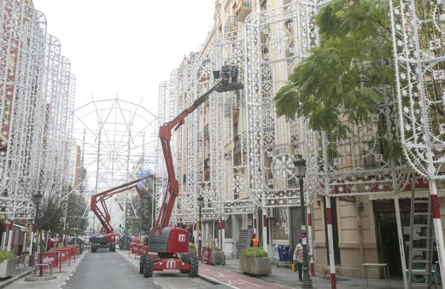  Montaje. Instalación de los paneles de luces de Cuba-Literato Azorín. 