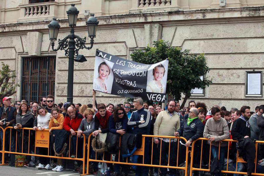 La pirotecnia madrileña Vulcano ha sido la encargada de disparar la mascletà de hoy, sábado 3 de marzo, en la plaza del Ayuntamiento de Valencia.