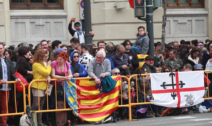 La pirotecnia madrileña Vulcano ha sido la encargada de disparar la mascletà de hoy, sábado 3 de marzo, en la plaza del Ayuntamiento de Valencia.