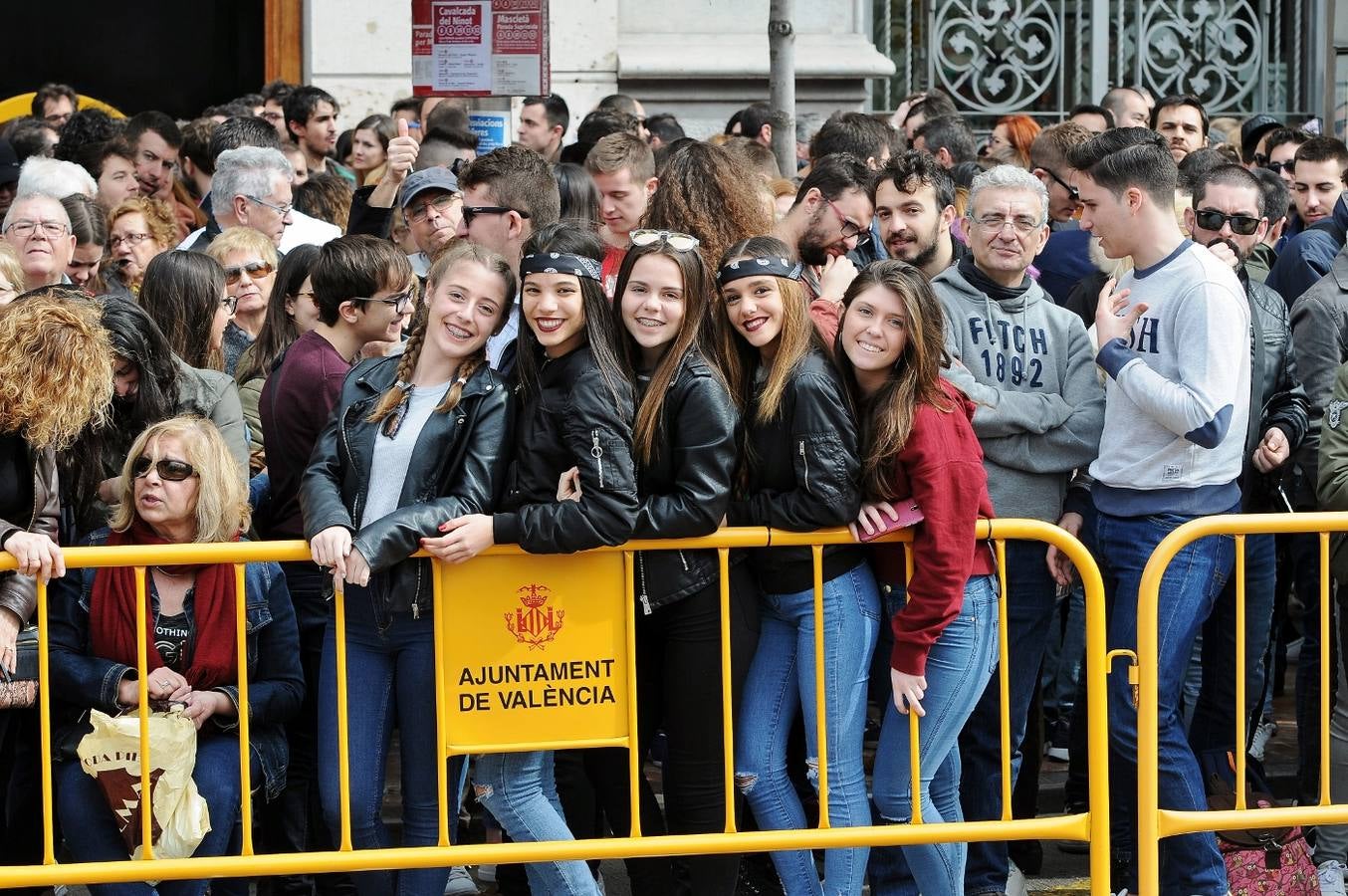 Fotos: Búscate en la mascletà de hoy, sábado 3 de marzo, disparada por Vulcano