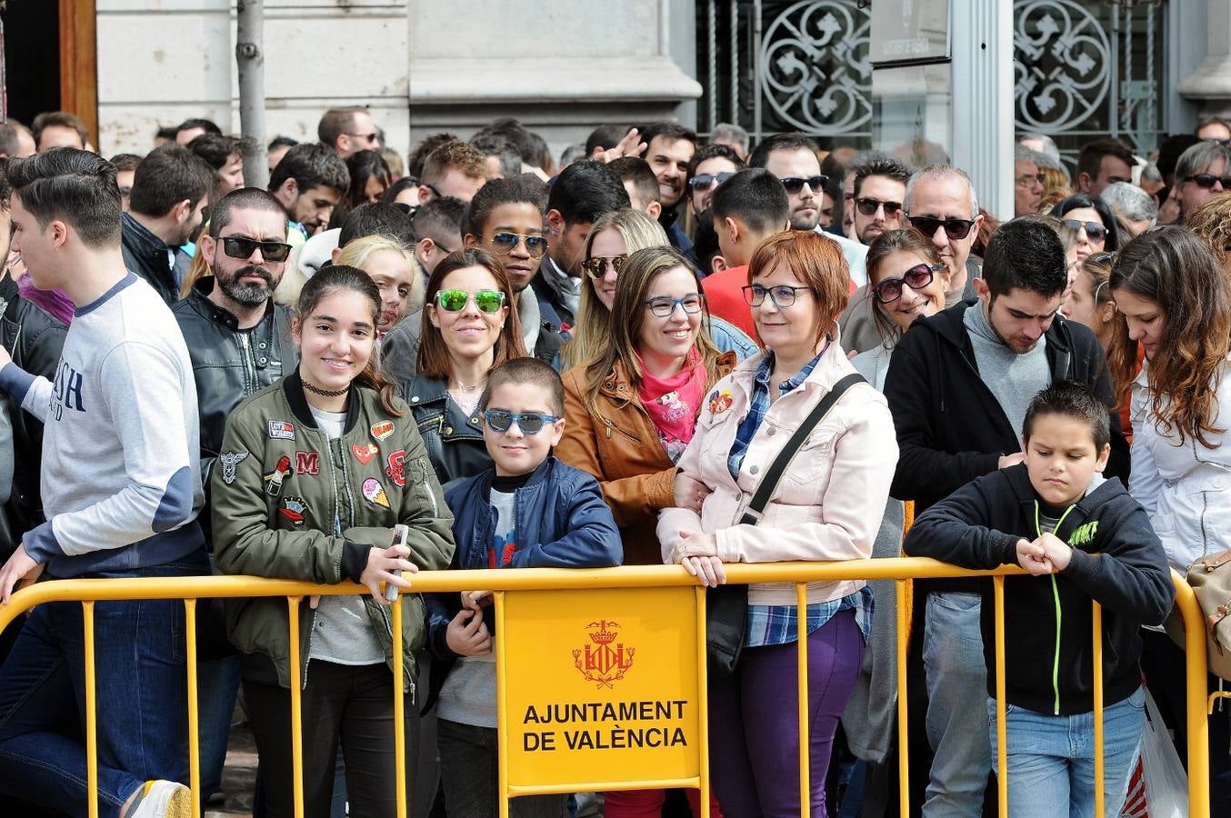 Fotos: Búscate en la mascletà de hoy, sábado 3 de marzo, disparada por Vulcano