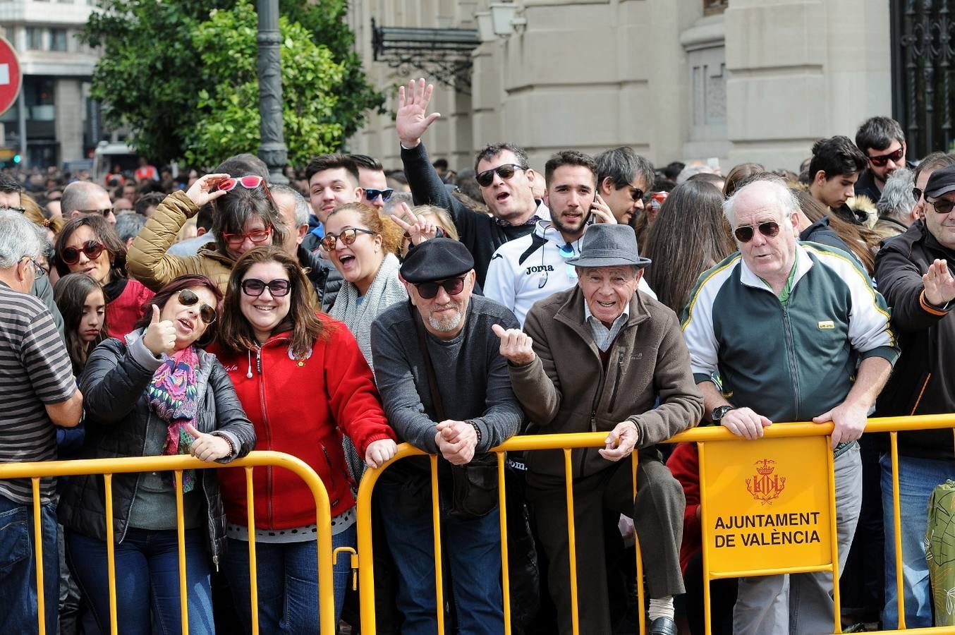 Fotos: Búscate en la mascletà de hoy, sábado 3 de marzo, disparada por Vulcano