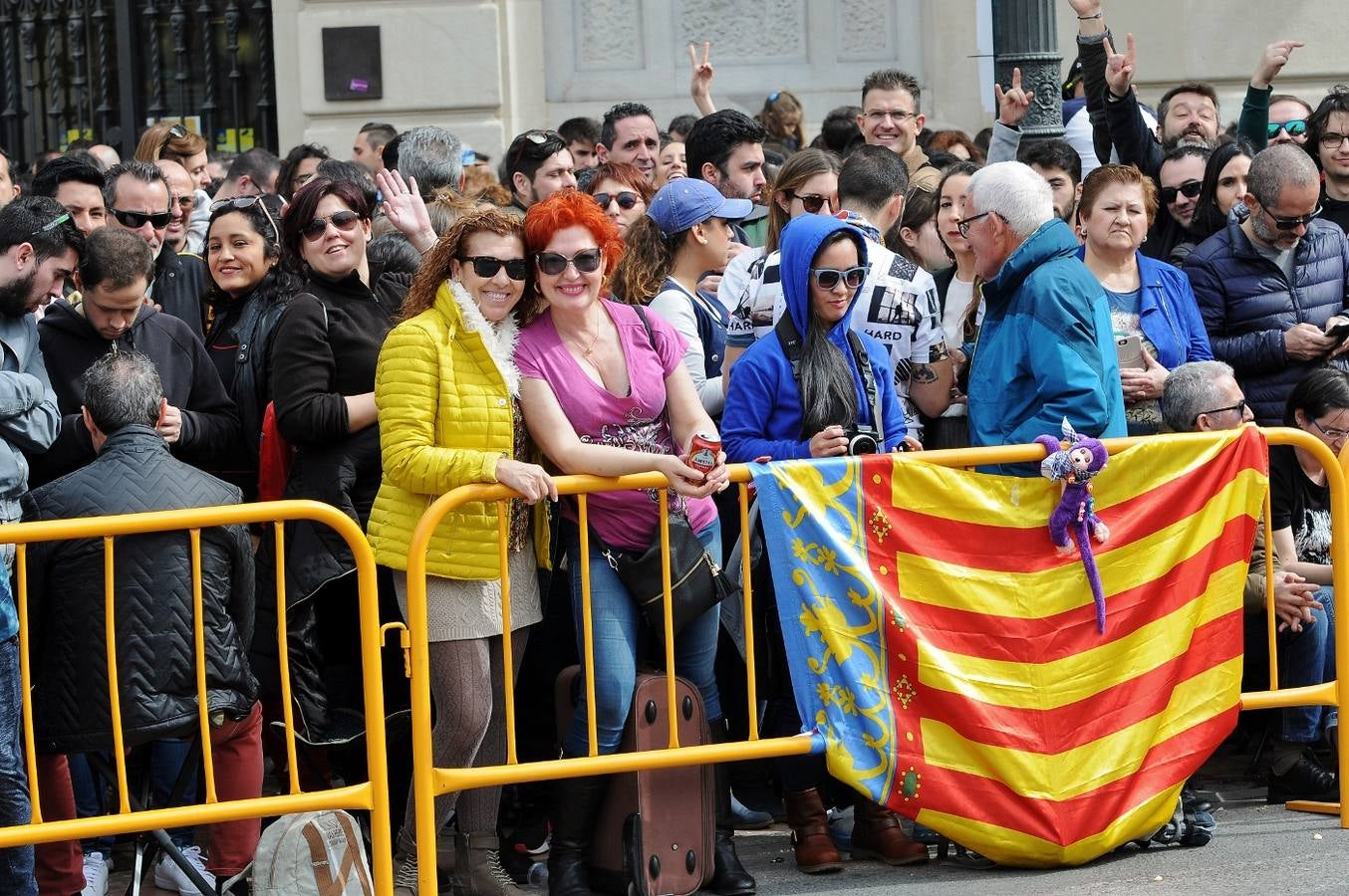 Fotos: Búscate en la mascletà de hoy, sábado 3 de marzo, disparada por Vulcano