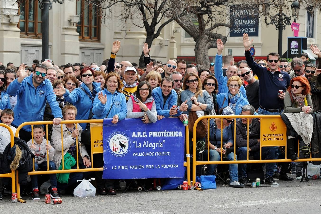 Fotos: Búscate en la mascletà de hoy, sábado 3 de marzo, disparada por Vulcano