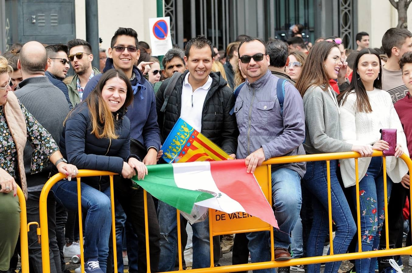 Fotos: Búscate en la mascletà de hoy, sábado 3 de marzo, disparada por Vulcano