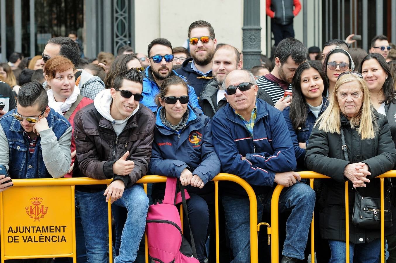 Fotos: Búscate en la mascletà de hoy, sábado 3 de marzo, disparada por Vulcano