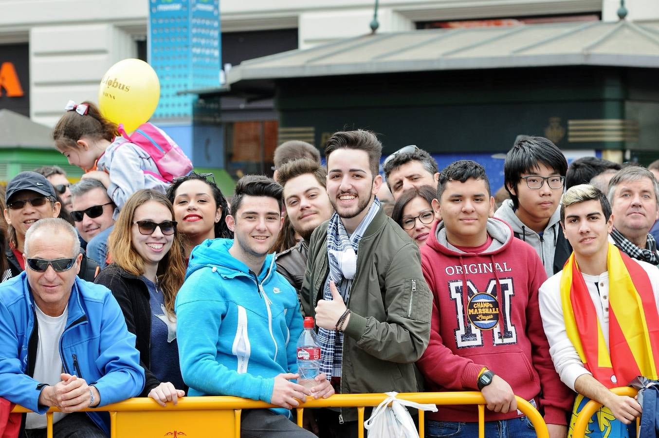 Fotos: Búscate en la mascletà de hoy, sábado 3 de marzo, disparada por Vulcano
