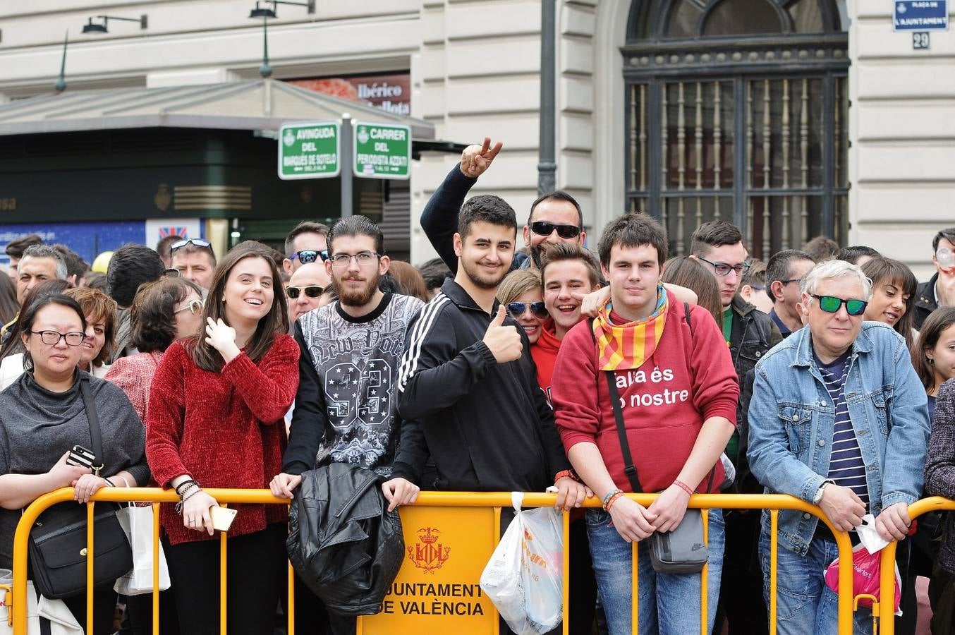 Fotos: Búscate en la mascletà de hoy, sábado 3 de marzo, disparada por Vulcano