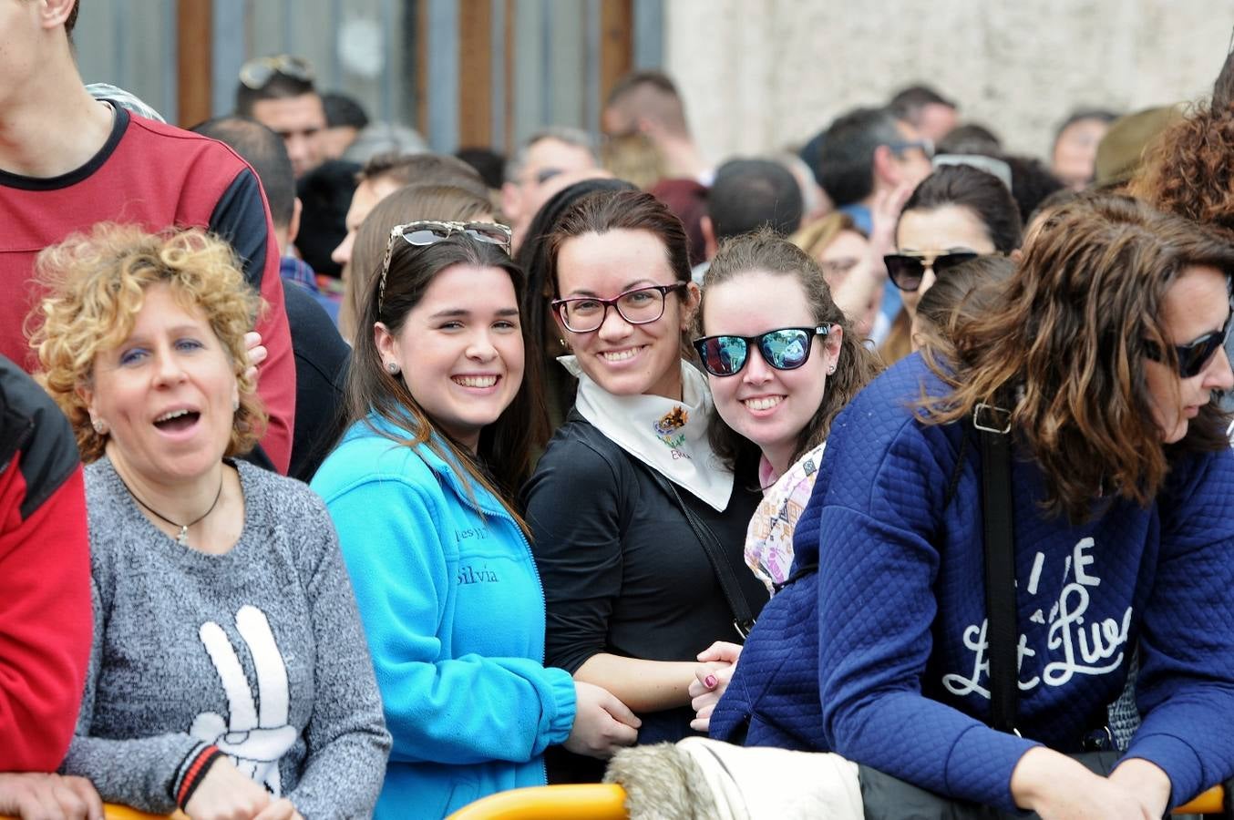 Fotos: Búscate en la mascletà de hoy, sábado 3 de marzo, disparada por Vulcano