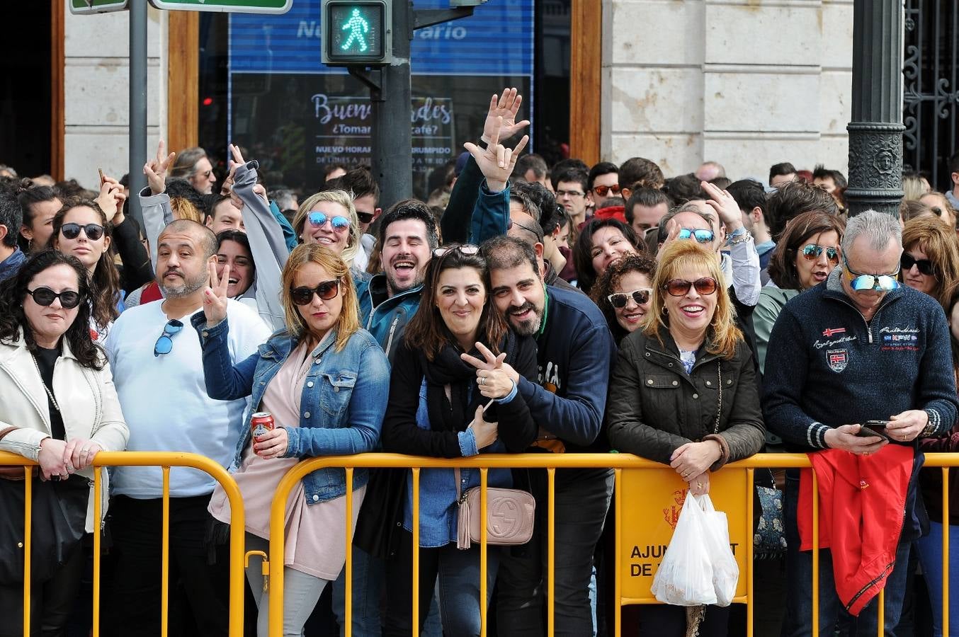 Fotos: Búscate en la mascletà de hoy, sábado 3 de marzo, disparada por Vulcano